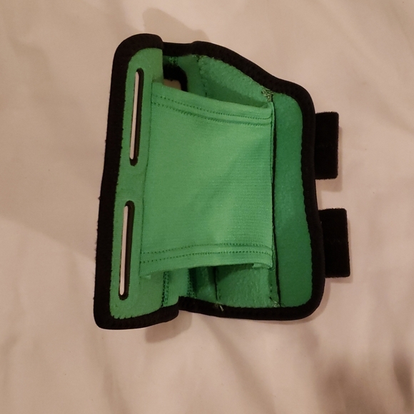 Mueller Wrist Brace- Right Wrist - Picture 2 of 5